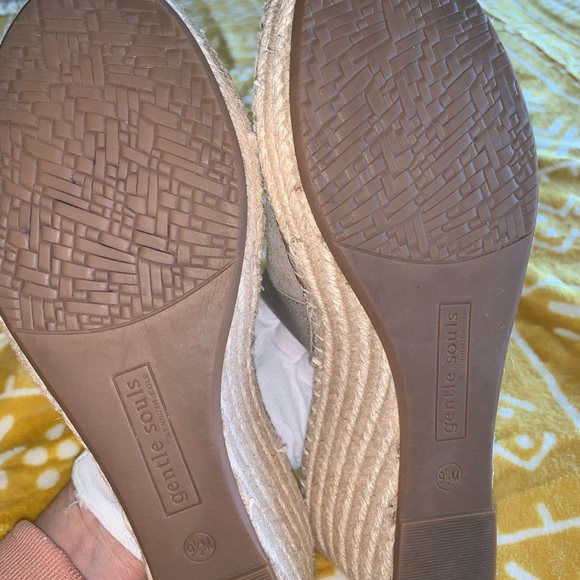 Gentle Souls. Colleen Espadrille wedge shoe. Virtually new condition! Sz 9.5 - Picture 7 of 13